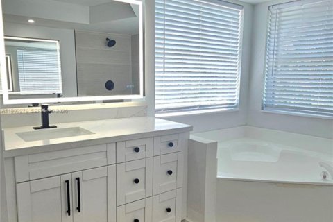 Villa ou maison à vendre à Pembroke Pines, Floride: 4 chambres, 251.67 m2 № 2173345 - photo 22