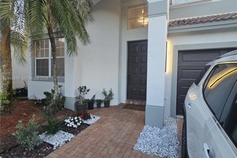 Villa ou maison à vendre à Pembroke Pines, Floride: 4 chambres, 251.67 m2 № 2173345 - photo 3