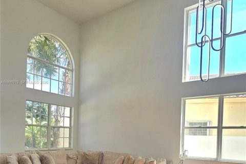 Villa ou maison à vendre à Pembroke Pines, Floride: 4 chambres, 251.67 m2 № 2173345 - photo 6
