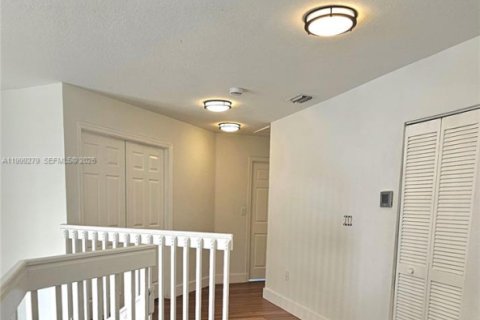 Villa ou maison à vendre à Pembroke Pines, Floride: 4 chambres, 251.67 m2 № 2173345 - photo 29