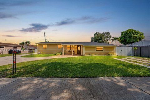 Villa ou maison à Miami Gardens, Floride 1 chambre, 65.03 m2 № 2258074