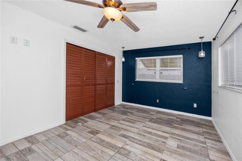 House in Largo, Florida 3 bedrooms, 158.12 sq.m. № 2321671 - photo 18