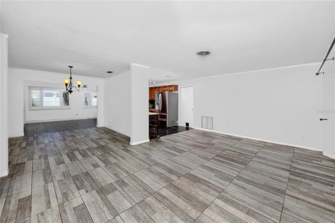 House in Largo, Florida 3 bedrooms, 158.12 sq.m. № 2321671 - photo 7