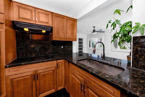 House in Largo, Florida 3 bedrooms, 158.12 sq.m. № 2321671 - photo 14