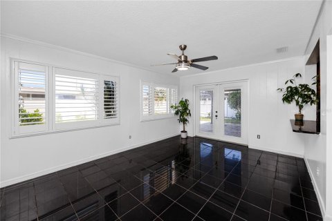 House in Largo, Florida 3 bedrooms, 158.12 sq.m. № 2321671 - photo 23