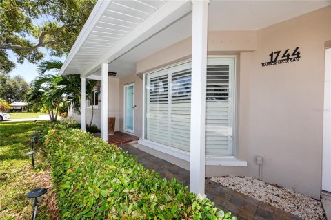 House in Largo, Florida 3 bedrooms, 158.12 sq.m. № 2321671 - photo 5