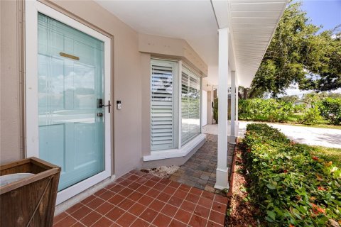 House in Largo, Florida 3 bedrooms, 158.12 sq.m. № 2321671 - photo 6