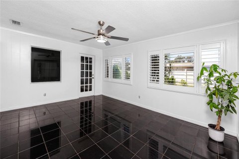 House in Largo, Florida 3 bedrooms, 158.12 sq.m. № 2321671 - photo 25