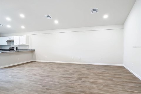 Propiedad comercial en venta en Port Charlotte, Florida, 4 dormitorios, 195.47 m2 № 1898954 - foto 3