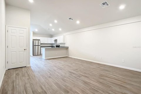 Propiedad comercial en venta en Port Charlotte, Florida, 4 dormitorios, 195.47 m2 № 1898954 - foto 2
