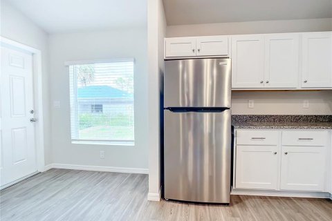 Propiedad comercial en venta en Port Charlotte, Florida, 4 dormitorios, 195.47 m2 № 1898954 - foto 10
