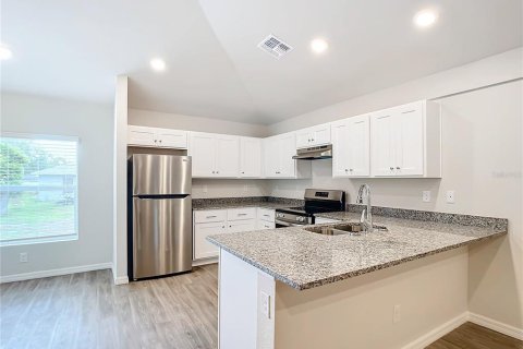 Propiedad comercial en venta en Port Charlotte, Florida, 4 dormitorios, 195.47 m2 № 1898954 - foto 5