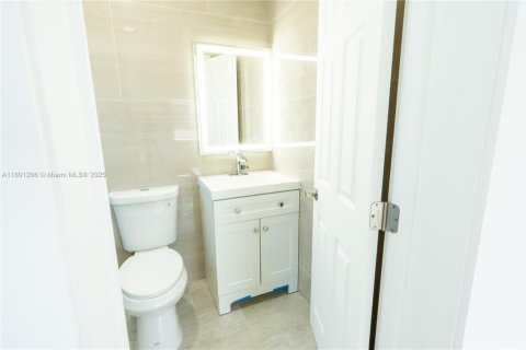 Propiedad comercial en venta en Miami Beach, Florida, 420.29 m2 № 1766604 - foto 18