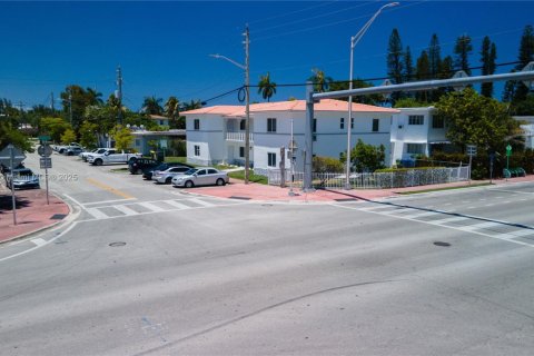 Propiedad comercial en venta en Miami Beach, Florida, 420.29 m2 № 1766604 - foto 21