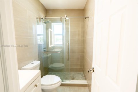 Propiedad comercial en venta en Miami Beach, Florida, 420.29 m2 № 1766604 - foto 4