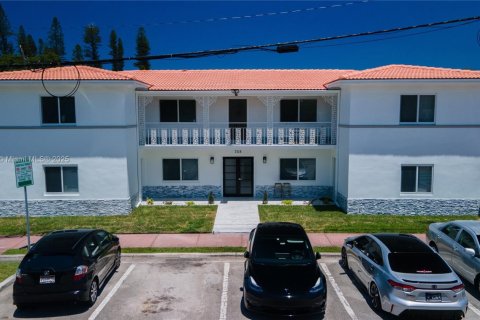 Propiedad comercial en venta en Miami Beach, Florida, 420.29 m2 № 1766604 - foto 1