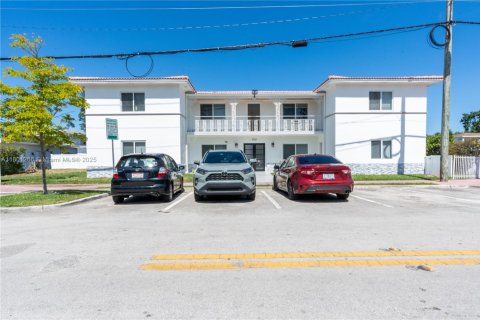 Propiedad comercial en venta en Miami Beach, Florida, 420.29 m2 № 1766604 - foto 19