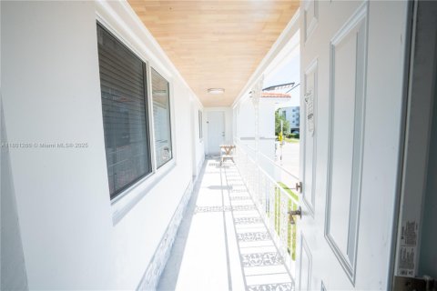 Propiedad comercial en venta en Miami Beach, Florida, 420.29 m2 № 1766604 - foto 13