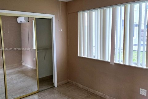 Commercial property in Hialeah, Florida 150.13 sq.m. № 2392076 - photo 3
