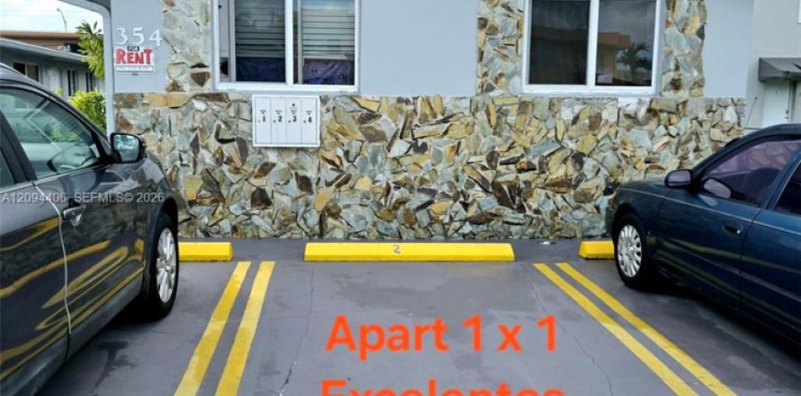 Commercial property in Hialeah, Florida 150.13 sq.m. № 2392076