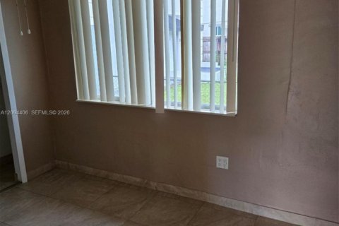 Commercial property in Hialeah, Florida 150.13 sq.m. № 2392076 - photo 7