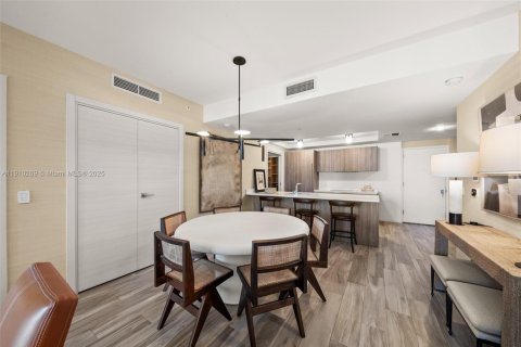 Condo in Miami, Florida, 2 bedrooms  № 1967141 - photo 6