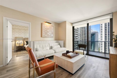 Condo in Miami, Florida, 2 bedrooms  № 1967141 - photo 2