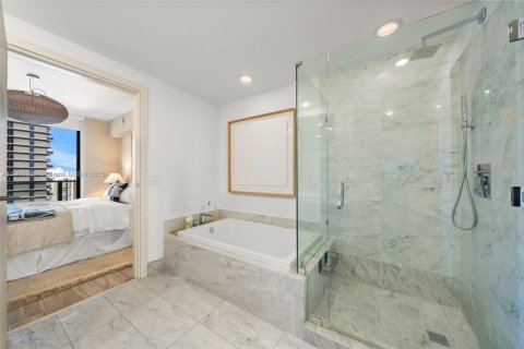 Condo in Miami, Florida, 2 bedrooms  № 1967141 - photo 15