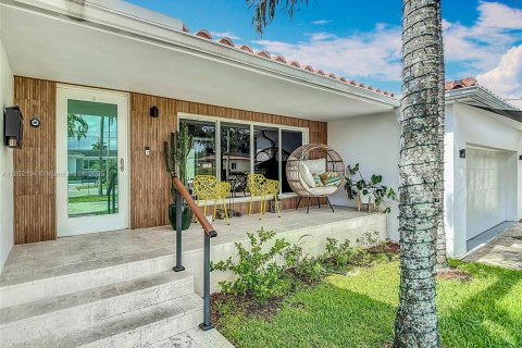 House in Miami Shores, Florida 3 bedrooms, 171.68 sq.m. № 1874791 - photo 5