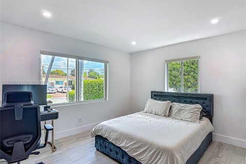 House in Miami Shores, Florida 3 bedrooms, 171.68 sq.m. № 1874791 - photo 20