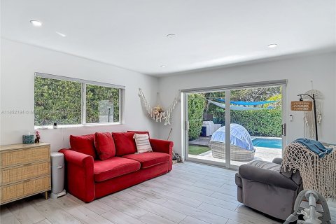 House in Miami Shores, Florida 3 bedrooms, 171.68 sq.m. № 1874791 - photo 15