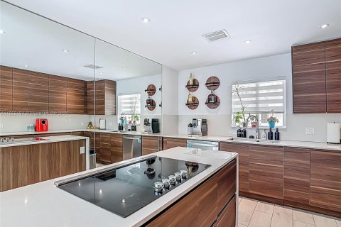 House in Miami Shores, Florida 3 bedrooms, 171.68 sq.m. № 1874791 - photo 13