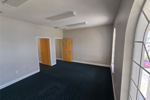 Propiedad comercial en alquiler en Spring Hill, Florida № 1765681 - foto 9
