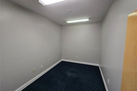 Propiedad comercial en alquiler en Spring Hill, Florida № 1765681 - foto 7