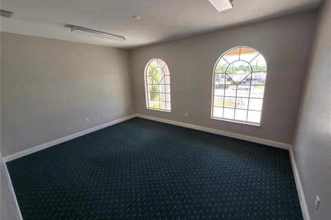Propiedad comercial en alquiler en Spring Hill, Florida № 1765681 - foto 6