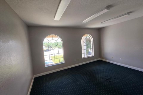 Propiedad comercial en alquiler en Spring Hill, Florida № 1765681 - foto 8