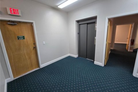 Propiedad comercial en alquiler en Spring Hill, Florida № 1765681 - foto 2