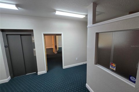 Propiedad comercial en alquiler en Spring Hill, Florida № 1765681 - foto 3