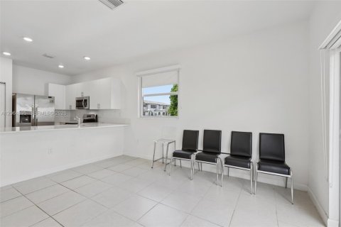 Adosado en venta en Homestead, Florida, 3 dormitorios, 157.47 m2 № 2279519 - foto 11