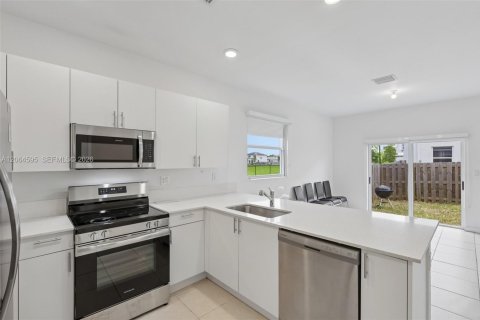 Adosado en venta en Homestead, Florida, 3 dormitorios, 157.47 m2 № 2279519 - foto 18