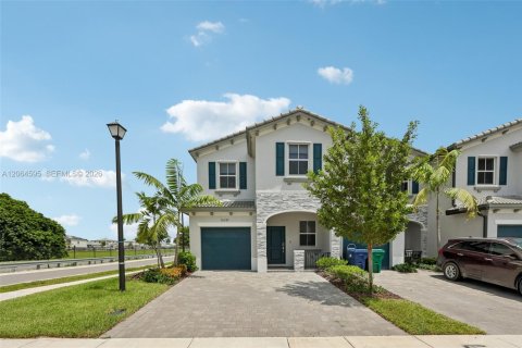 Adosado en venta en Homestead, Florida, 3 dormitorios, 157.47 m2 № 2279519 - foto 4