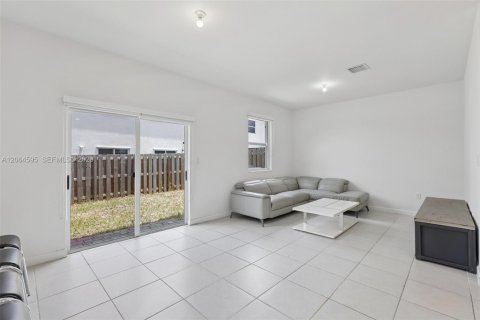 Adosado en venta en Homestead, Florida, 3 dormitorios, 157.47 m2 № 2279519 - foto 13