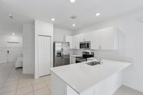 Adosado en venta en Homestead, Florida, 3 dormitorios, 157.47 m2 № 2279519 - foto 16