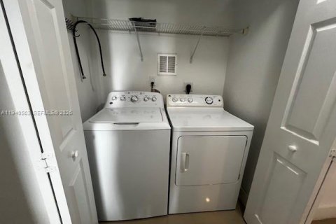 Condominio en alquiler en Doral, Florida, 3 dormitorios, 112.13 m2 № 1997696 - foto 15