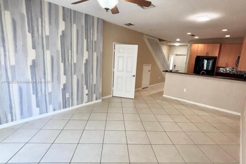 Townhouse in Oakland Park, Florida 2 bedrooms, 116.41 sq.m. № 1942251 - photo 2