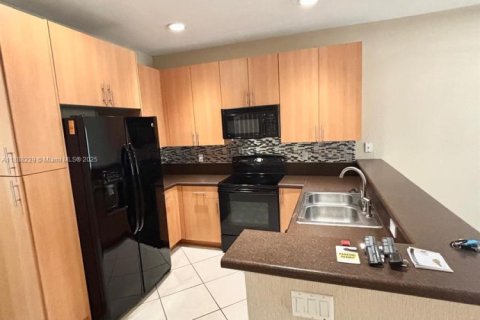 Townhouse in Oakland Park, Florida 2 bedrooms, 116.41 sq.m. № 1942251 - photo 17
