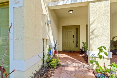 Townhouse in Oakland Park, Florida 2 bedrooms, 116.41 sq.m. № 1942251 - photo 1