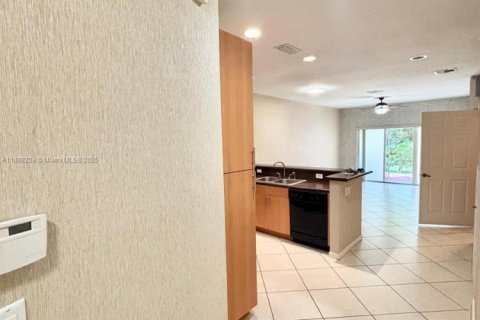 Townhouse in Oakland Park, Florida 2 bedrooms, 116.41 sq.m. № 1942251 - photo 15
