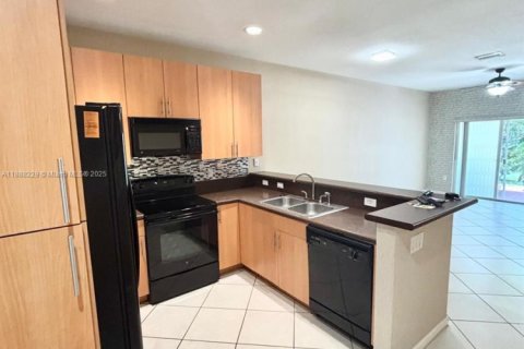 Townhouse in Oakland Park, Florida 2 bedrooms, 116.41 sq.m. № 1942251 - photo 16
