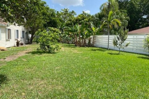 House in Miami, Florida 4 bedrooms, 200.02 sq.m. № 1802672 - photo 21